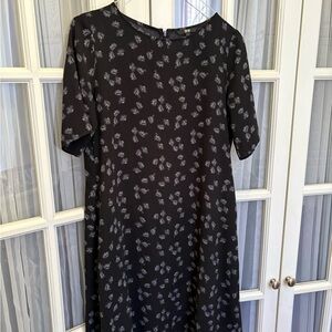 Uniqlo Black and Blue Floral Patterned Dress